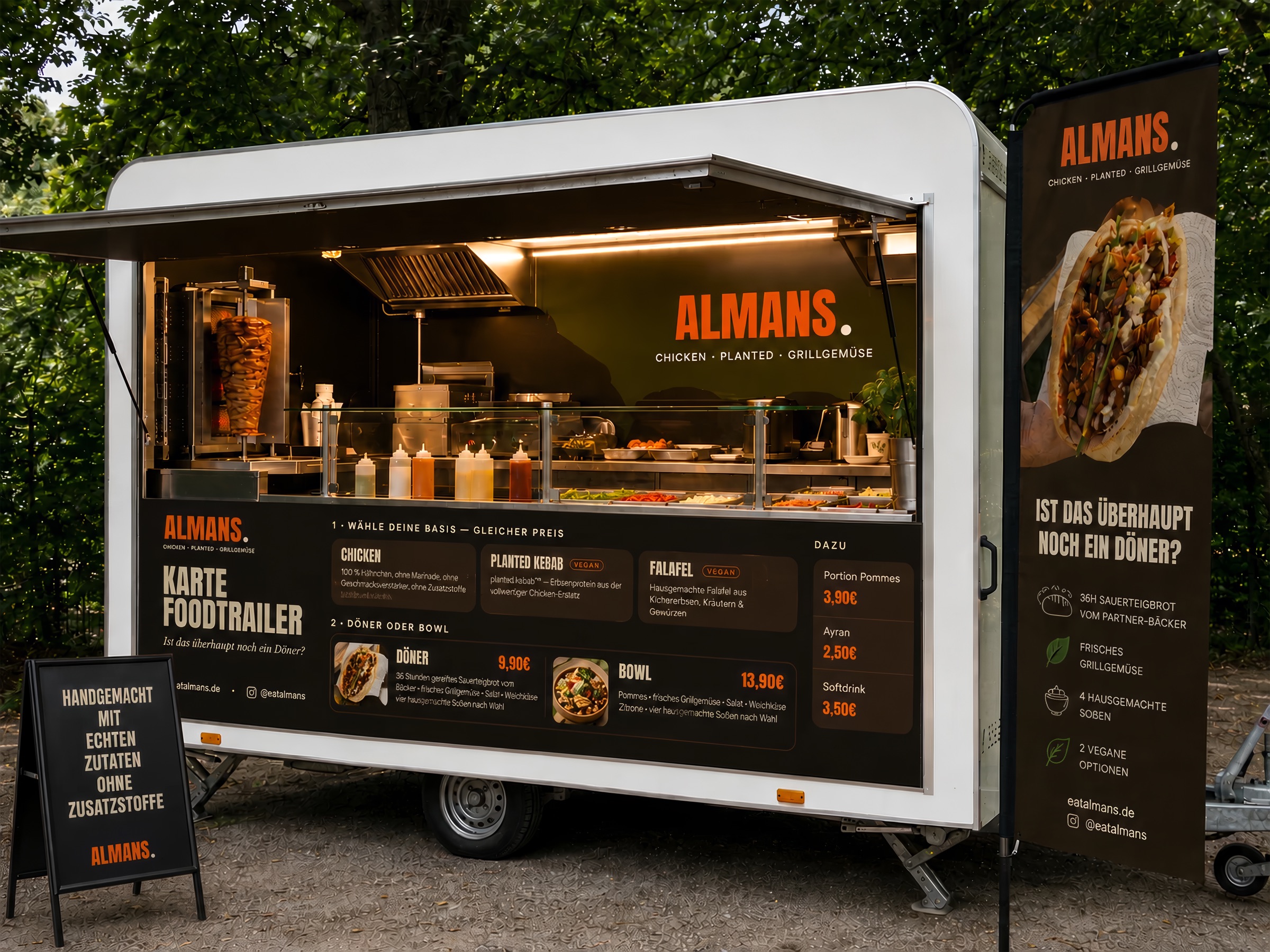 Der ALMANS Foodtrailer mit Menüboard und Beachflag